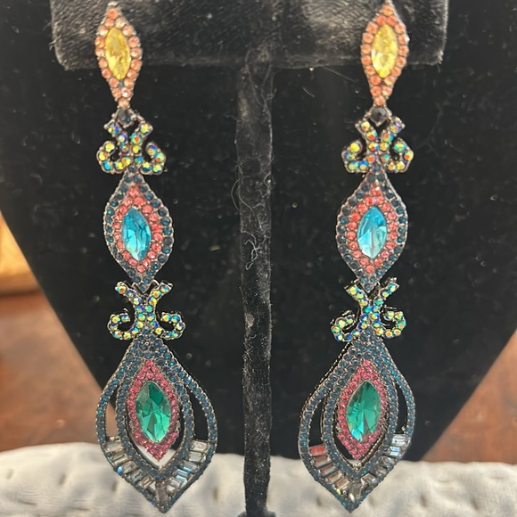 “Strut Like A Peacock” Multi Crystal Color Earrings, NWT-Boutique - Picture 3 of 16